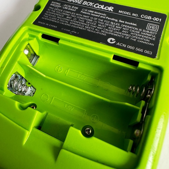 Nintendo Game Boy Color Handheld Game Console CGB-001 Kiwi - Picture 8 of 8